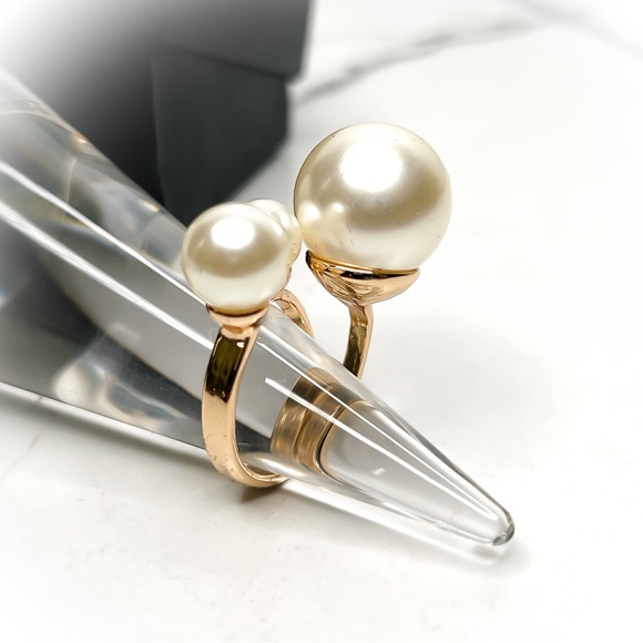 ❀ Elegant Chunky Triple Faux Pearl Adjustable Gold Ring - Picture 3 of 5